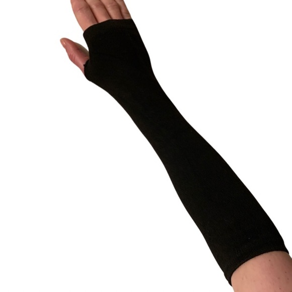 Accessories - NWOT one pair of fingerless black cotton gloves